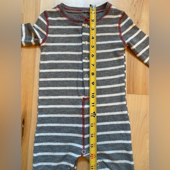 PJ Salvage Holiday Christmas Onesie Pajamas 6-12 months - Picture 8 of 9